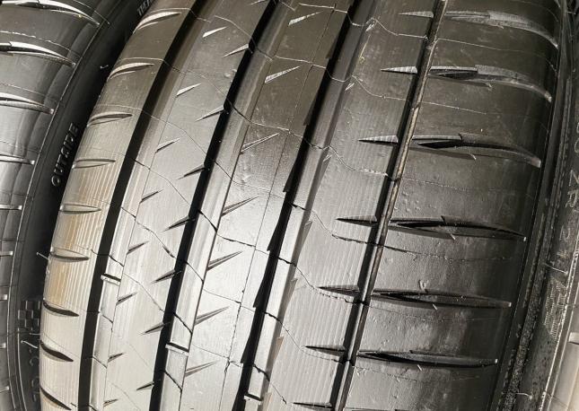 Michelin Pilot Sport 4 275/35 R21 и 315/30 R21 103Y