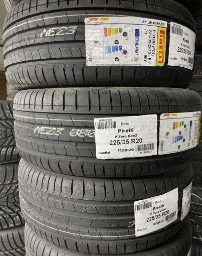 Pirelli P Zero PZ4 225/35 R20 90Y