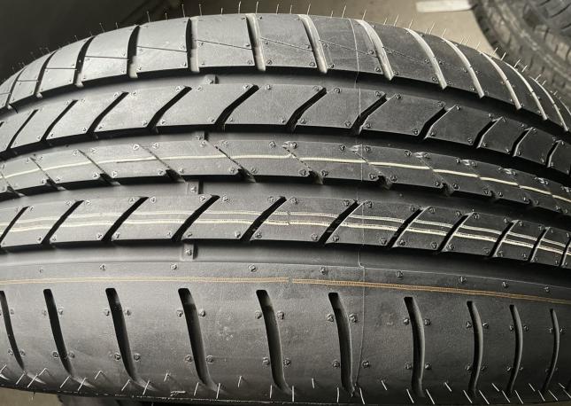 Goodyear EfficientGrip 245/45 R19 и 275/40 R19 102Y