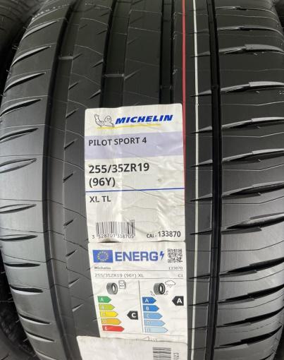 Michelin Pilot Sport 4 S 255/35 R19 и 285/30 R19 Y