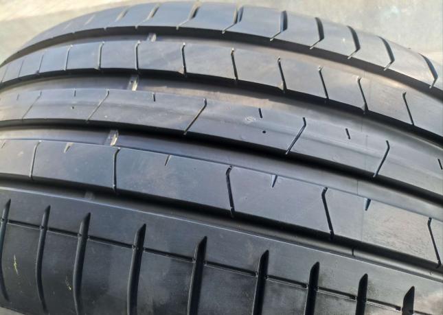 Pirelli P Zero PZ4 225/40 R19 и 255/35 R19