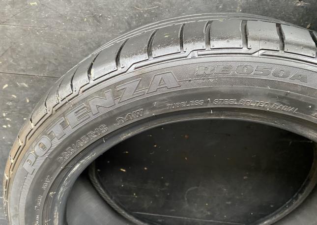 Bridgestone Potenza RE050A 235/45 R18