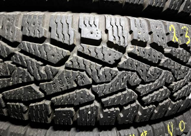 Nokian Tyres Hakkapeliitta LT2 235/80 R17