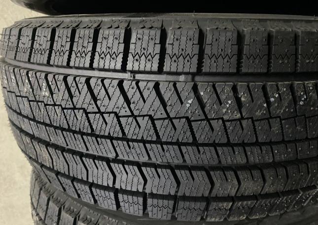 Bridgestone Blizzak Ice 245/45 R18