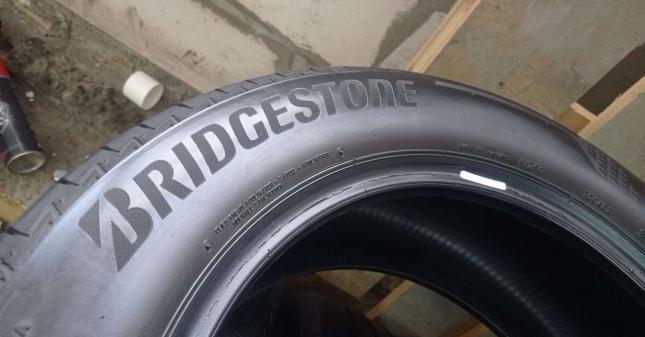 Bridgestone Turanza T005 215/55 R17