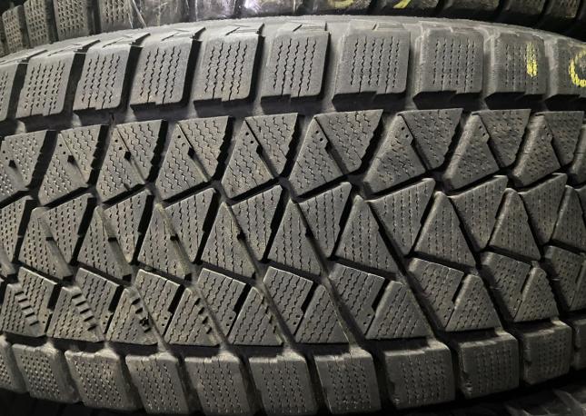 Bridgestone Blizzak DM-V2 235/65 R18