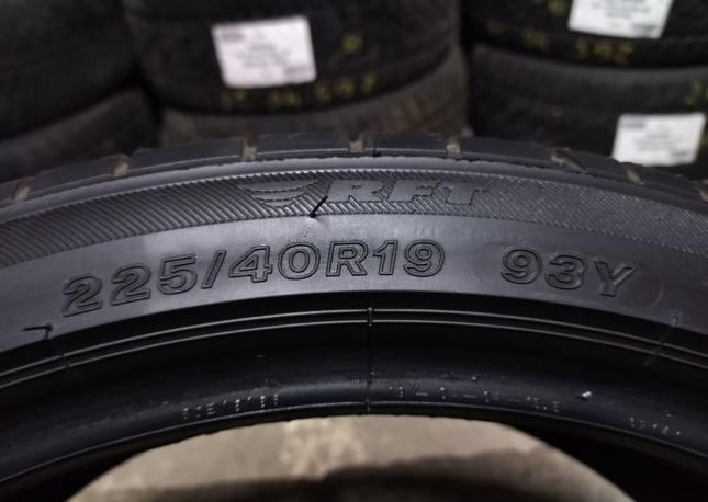 Bridgestone Potenza S001 225/40 R19 93Y