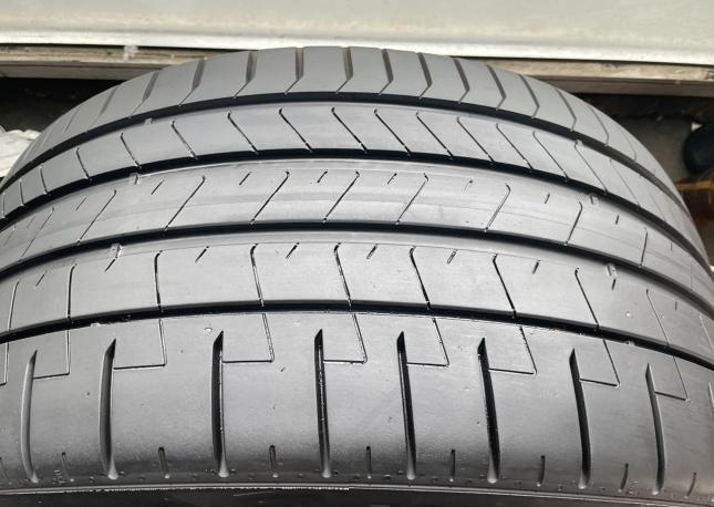 Pirelli P Zero PZ4 295/30 R21 102W