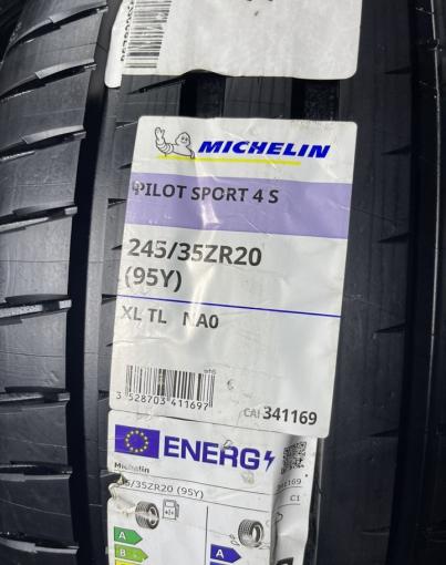 Michelin Pilot Sport 4 S Acoustic 245/35 R20 и 305/30 R20 Y