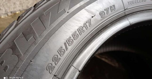 Bridgestone Blizzak LM-32 225/55 R17