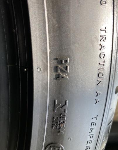 Pirelli P Zero PZ4 265/40 R22 106Y