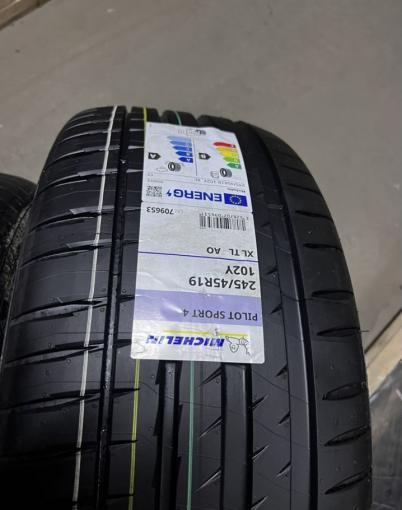 Michelin Pilot Sport 4 245/45 R19 и 275/40 R19