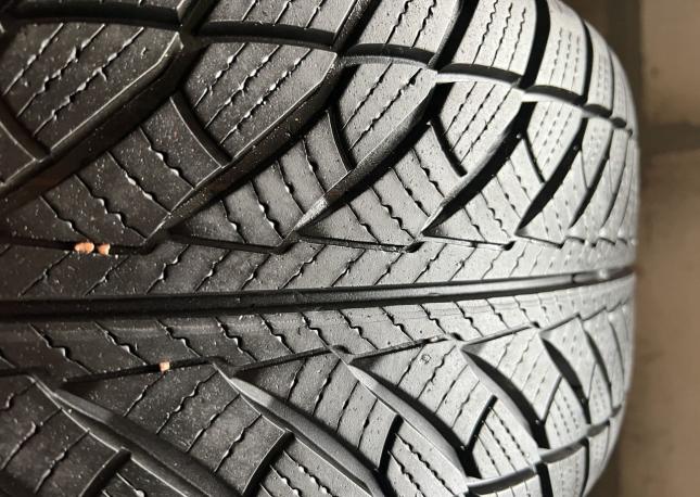 Goodyear UltraGrip 255/50 R19