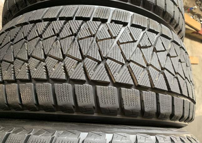 Bridgestone Blizzak DM-V2 275/45 R20