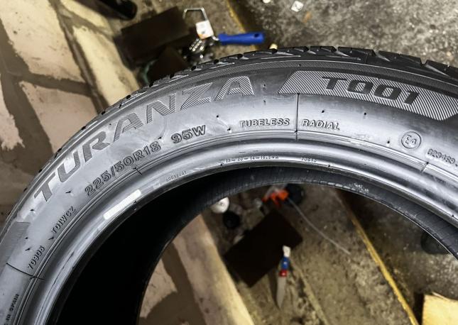 Bridgestone Turanza T001 225/50 R18