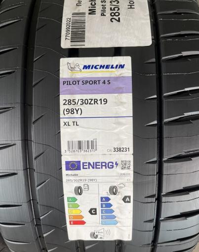 Michelin Pilot Sport 4 S 255/35 R19 и 285/30 R19 Y