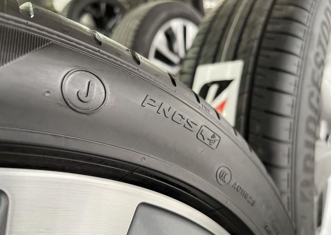 Pirelli P Zero Corsa 245/40 R19