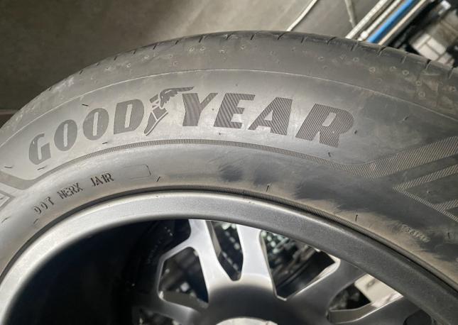 Goodyear EfficientGrip Performance 2 235/60 R20 108H