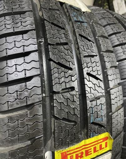 Pirelli Carrier Winter 225/70 R15C