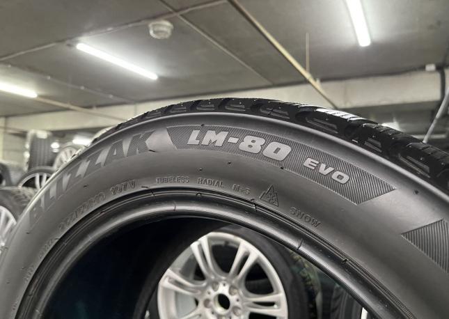 Bridgestone Blizzak LM-20 255/50 R19