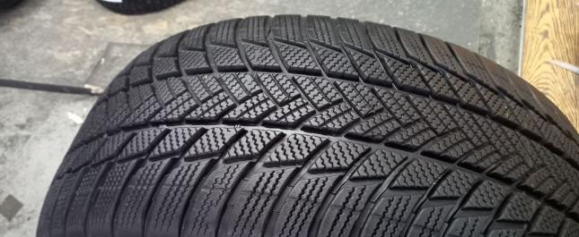 Bridgestone Blizzak LM-001 285/45 R21 113V