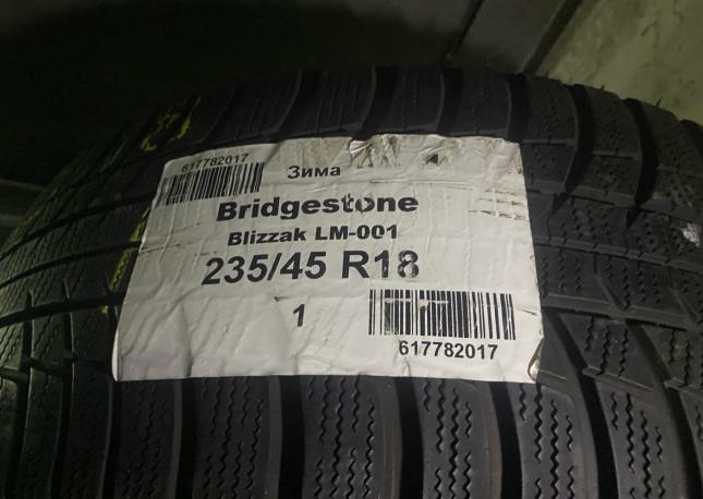 Bridgestone Blizzak LM-001 235/45 R18