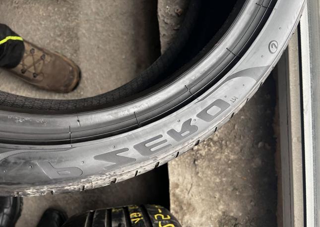 Pirelli P Zero II 245/40 R19
