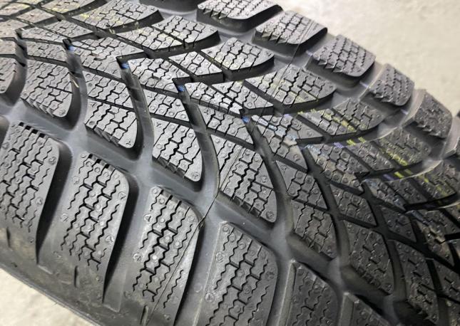 Dunlop SP Winter Sport 4D 215/55 R18 95H