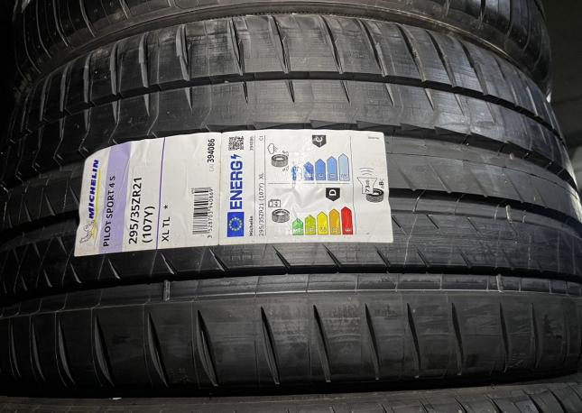 Michelin Pilot Sport 4 S 315/30 R22 и 295/35 R21