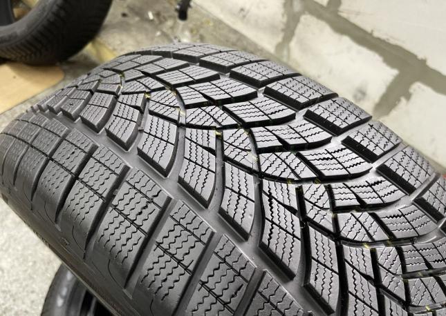 Goodyear UltraGrip Performance 255/50 R19 107V