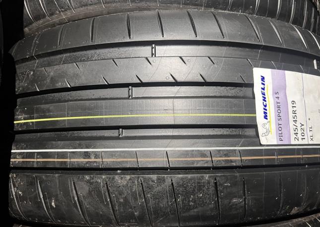 Michelin Pilot Sport 4 S 245/45 R19