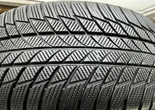 Bridgestone Blizzak LM-001 245/50 R19