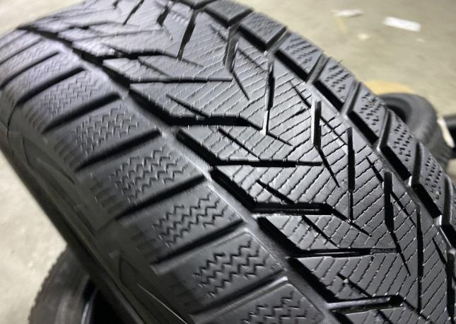 Vredestein Wintrac Xtreme S 215/60 R17 96H