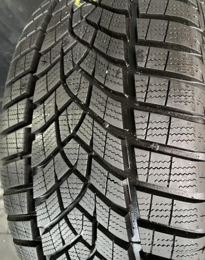 Goodyear UltraGrip Performance 215/40 R18