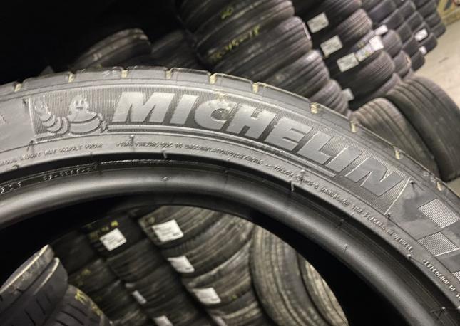 Michelin Pilot Super Sport 275/35 R19 96Y