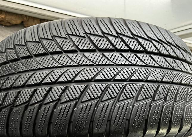 Bridgestone Blizzak LM-001 Evo 245/50 R19