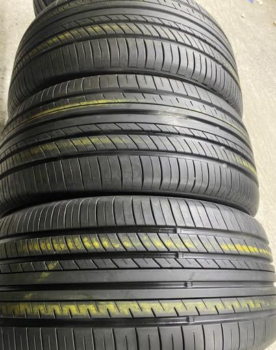 Yokohama Advan dB V552 245/45 R17