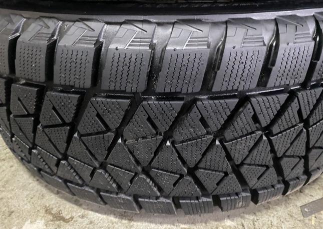 Bridgestone Blizzak DM-V2 275/50 R20 113S