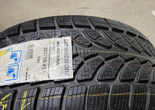 Bridgestone Blizzak LM-32 225/50 R17 94H