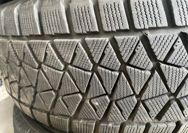 Bridgestone Blizzak DM-V2 235/55 R20 102W