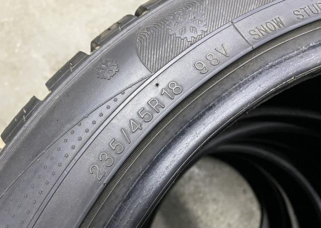 Kumho I&#39;Zen KW27 235/45 R18 98W