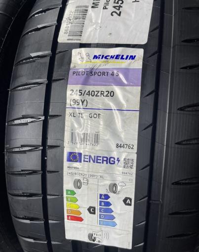 Michelin Pilot Sport 4 S 245/40 R20 и 275/35 R20 Y