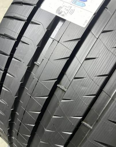 Michelin Pilot Sport 4 S 285/30 R22 101Y