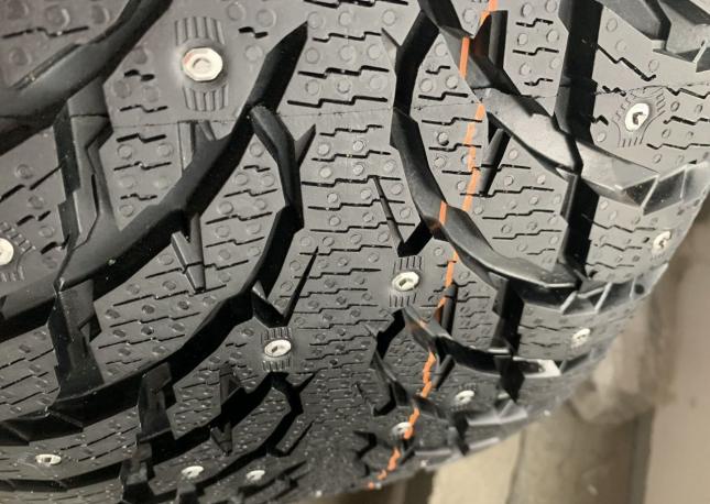 Nokian Tyres Hakkapeliitta 9 SUV 255/35 R20