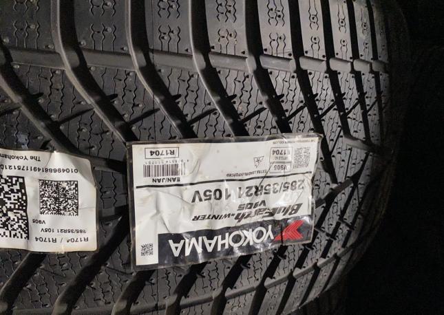 Yokohama BluEarth Winter V905 325/30 R21 и 285/35 R21 108V