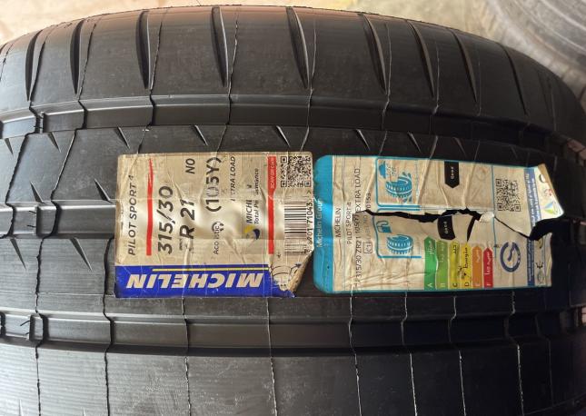 Michelin Pilot Sport 4 S 275/35 R21 и 315/30 R21 Y