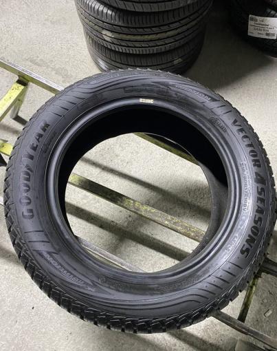 Goodyear Vector 4Seasons 215/60 R17