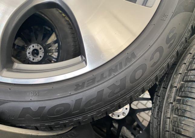 Pirelli Scorpion Winter 275/45 R21 и 315/40 R21 111V