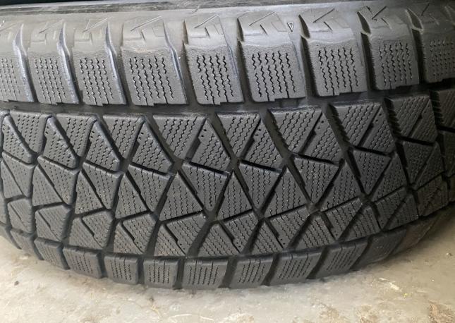 Bridgestone Blizzak DM-V2 235/55 R20 102W