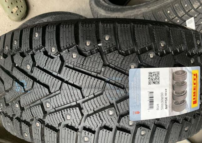 Pirelli Ice Zero 2 255/35 R20